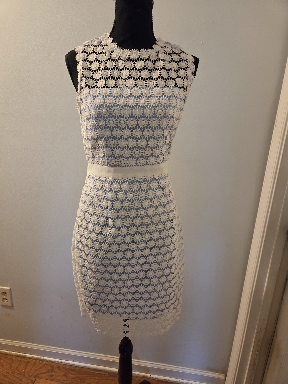 A-Tout-Age White Floral Lace Mini Dress - Sleeveless Sheath
